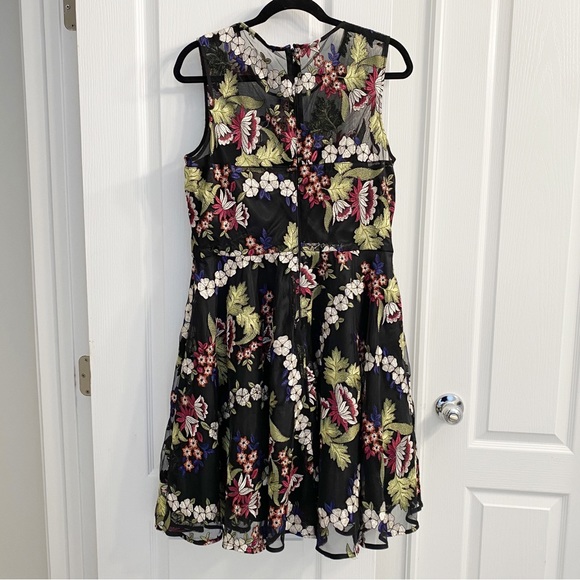 Tahari Size12 Embroidered Mesh Floral Dress Fit and Flare - Picture 8 of 12